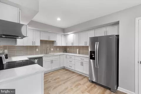 Kitchen - 21094 Cornerpost Sq, Ashburn, VA 20147 photo 2 of 3