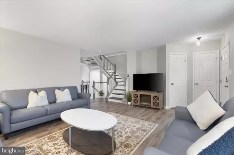 Living - 21094 Cornerpost Sq, Ashburn, VA 20147 photo 2 of 4
