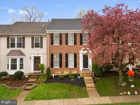Exterior - 21094 Cornerpost Sq, Ashburn, VA 20147 photo 6 of 6