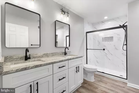 Bath - 21094 Cornerpost Sq, Ashburn, VA 20147 photo 2 of 5
