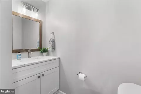 Bath - 21094 Cornerpost Sq, Ashburn, VA 20147 photo 1 of 5