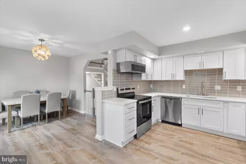 Kitchen - 21094 Cornerpost Sq, Ashburn, VA 20147 photo 1 of 3