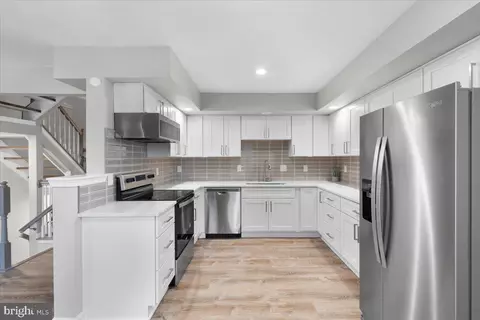 Kitchen - 21094 Cornerpost Sq, Ashburn, VA 20147 photo 3 of 3