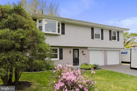 Exterior - 800 E Dickenson Ct, Sterling, VA 20164 photo 2 of 11