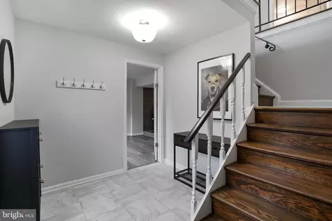 Entry Way - 800 E Dickenson Ct, Sterling, VA 20164 photo 2 of 3