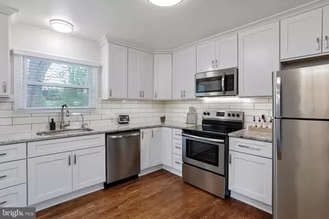 Kitchen - 800 E Dickenson Ct, Sterling, VA 20164 photo 3 of 5