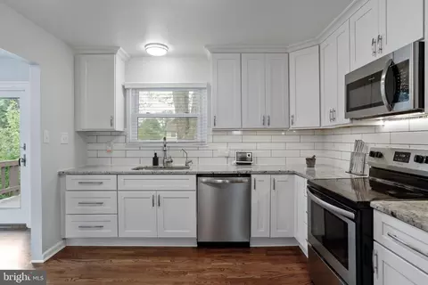 Kitchen - 800 E Dickenson Ct, Sterling, VA 20164 photo 4 of 5