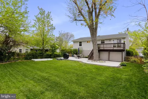 Exterior - 800 E Dickenson Ct, Sterling, VA 20164 photo 10 of 11