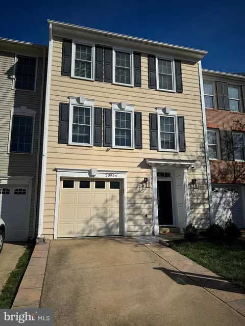 20954 Oakspring Sq, Sterling, VA 20165
