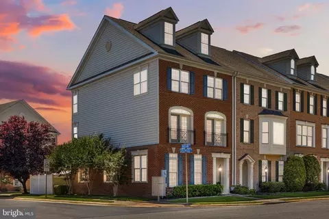 42465 Greenside Dr, Brambleton, VA 20148