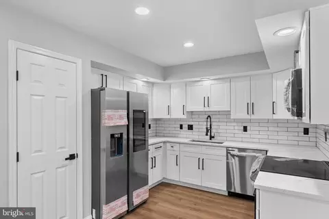 Exterior - 43474 Postrail Sq, Ashburn, VA 20147 photo 2 of 3