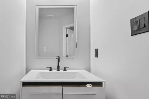 Bath - 43474 Postrail Sq, Ashburn, VA 20147 photo 1 of 6