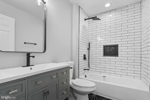 Bath - 43474 Postrail Sq, Ashburn, VA 20147 photo 2 of 6