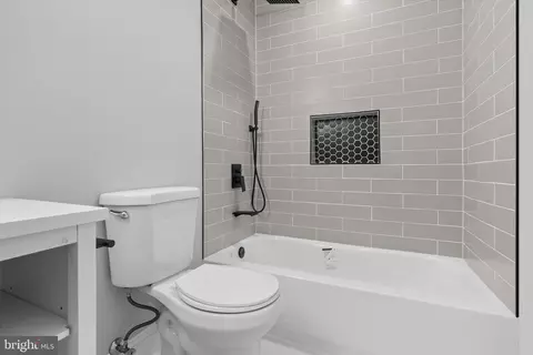 Bath - 43474 Postrail Sq, Ashburn, VA 20147 photo 4 of 6