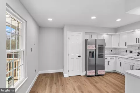 Kitchen - 43474 Postrail Sq, Ashburn, VA 20147 photo 1 of 2
