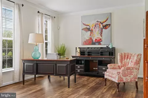 Living - 25935 Gregory Ct, Chantilly, VA 20152 photo 3 of 13