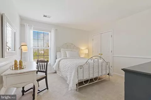 Bedroom - 25935 Gregory Ct, Chantilly, VA 20152 photo 3 of 9