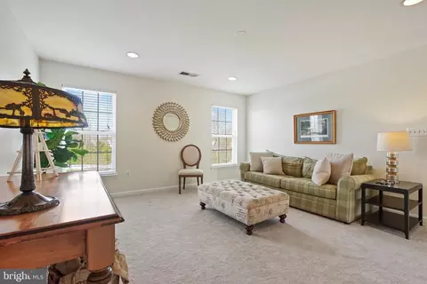 Living - 25935 Gregory Ct, Chantilly, VA 20152 photo 11 of 13