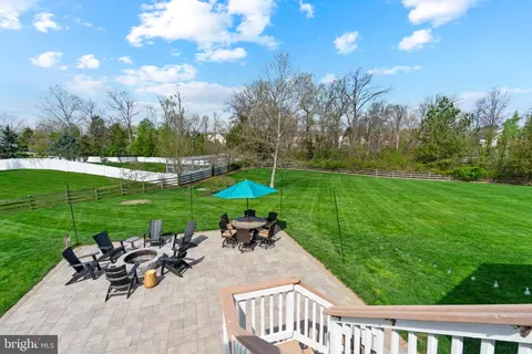 Exterior - 25935 Gregory Ct, Chantilly, VA 20152 photo 9 of 14