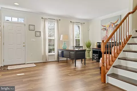 Living - 25935 Gregory Ct, Chantilly, VA 20152 photo 1 of 13