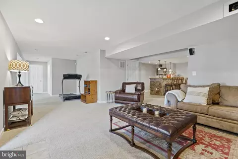 Living - 25935 Gregory Ct, Chantilly, VA 20152 photo 12 of 13