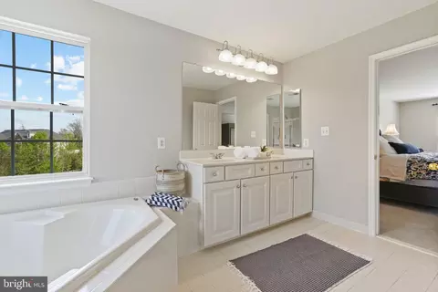 Bath - 25935 Gregory Ct, Chantilly, VA 20152 photo 4 of 6