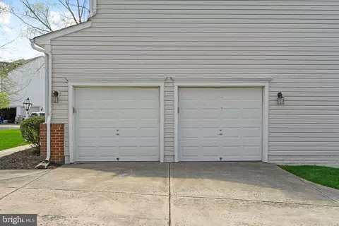 Exterior - 25935 Gregory Ct, Chantilly, VA 20152 photo 5 of 14