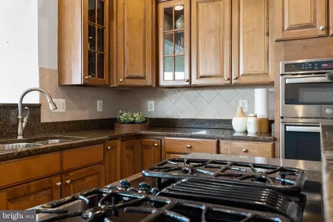 Kitchen - 25935 Gregory Ct, Chantilly, VA 20152 photo 4 of 5
