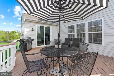 Exterior - 25935 Gregory Ct, Chantilly, VA 20152 photo 7 of 14