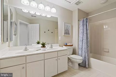 Bath - 25935 Gregory Ct, Chantilly, VA 20152 photo 2 of 6
