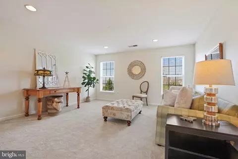 Living - 25935 Gregory Ct, Chantilly, VA 20152 photo 10 of 13