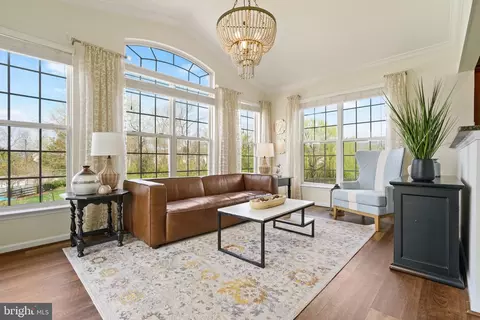 Living - 25935 Gregory Ct, Chantilly, VA 20152 photo 6 of 13