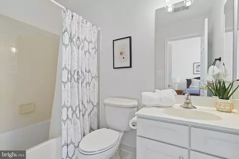 Bath - 25935 Gregory Ct, Chantilly, VA 20152 photo 3 of 6