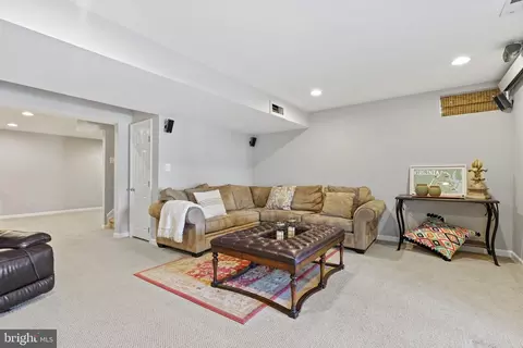 Living - 25935 Gregory Ct, Chantilly, VA 20152 photo 13 of 13