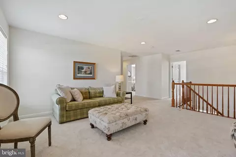 Living - 25935 Gregory Ct, Chantilly, VA 20152 photo 9 of 13