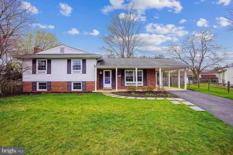 319 W Valery Ct, Sterling, VA 20164