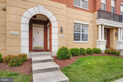 22743 Settlers Trail Ter, Brambleton, VA 20148