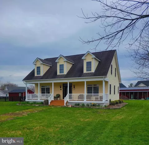 6 S Locust St S, Lovettsville, VA 20180