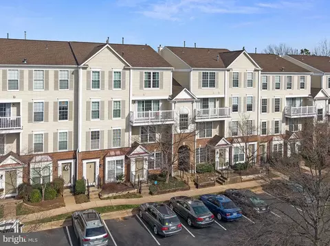 46934 Courtyard Sq #303, Sterling, VA 20164