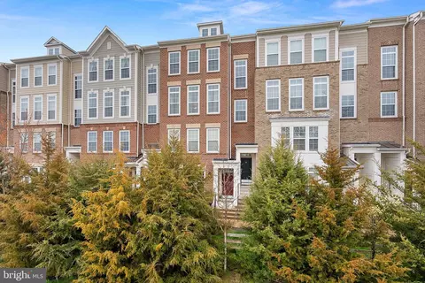 43505 Town Gate Sq, Chantilly, VA 20152