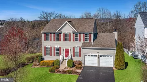 17693 Marbury St, Round Hill, VA 20141