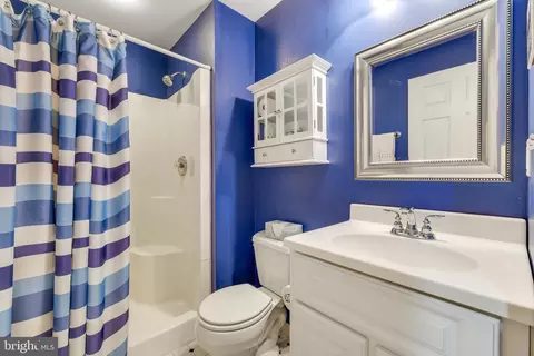 Bath - 43395 Malin Ct, Ashburn, VA 20147 photo 10 of 11