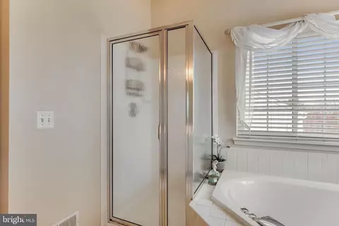 Bath - 43395 Malin Ct, Ashburn, VA 20147 photo 6 of 11