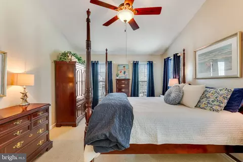 Bedroom - 43395 Malin Ct, Ashburn, VA 20147 photo 2 of 9