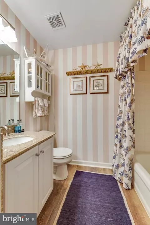 Bath - 43395 Malin Ct, Ashburn, VA 20147 photo 8 of 11