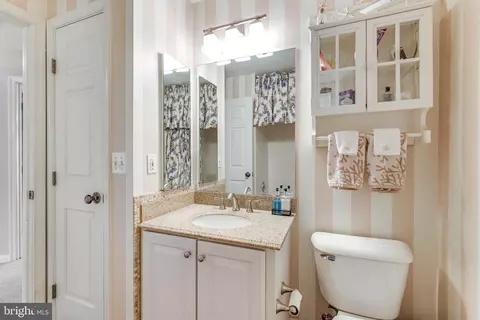 Bath - 43395 Malin Ct, Ashburn, VA 20147 photo 9 of 11