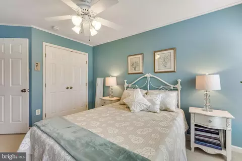 Bedroom - 43395 Malin Ct, Ashburn, VA 20147 photo 5 of 9