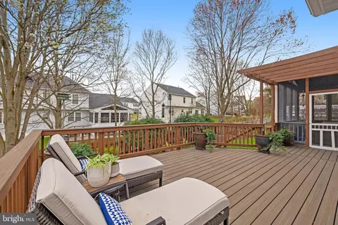 Exterior - 43395 Malin Ct, Ashburn, VA 20147 photo 5 of 17