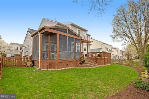 Exterior - 43395 Malin Ct, Ashburn, VA 20147 photo 9 of 17