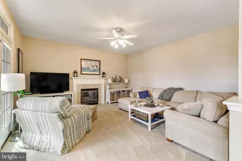 Living - 43395 Malin Ct, Ashburn, VA 20147 photo 4 of 8